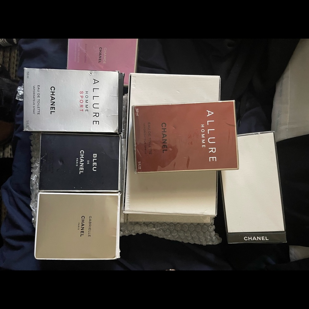 Perfumes - Picture 9 of 11